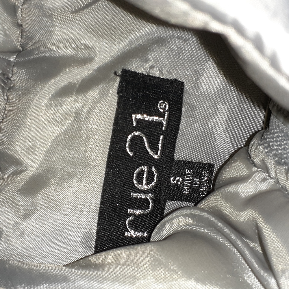 Gray vest - Picture 2 of 2
